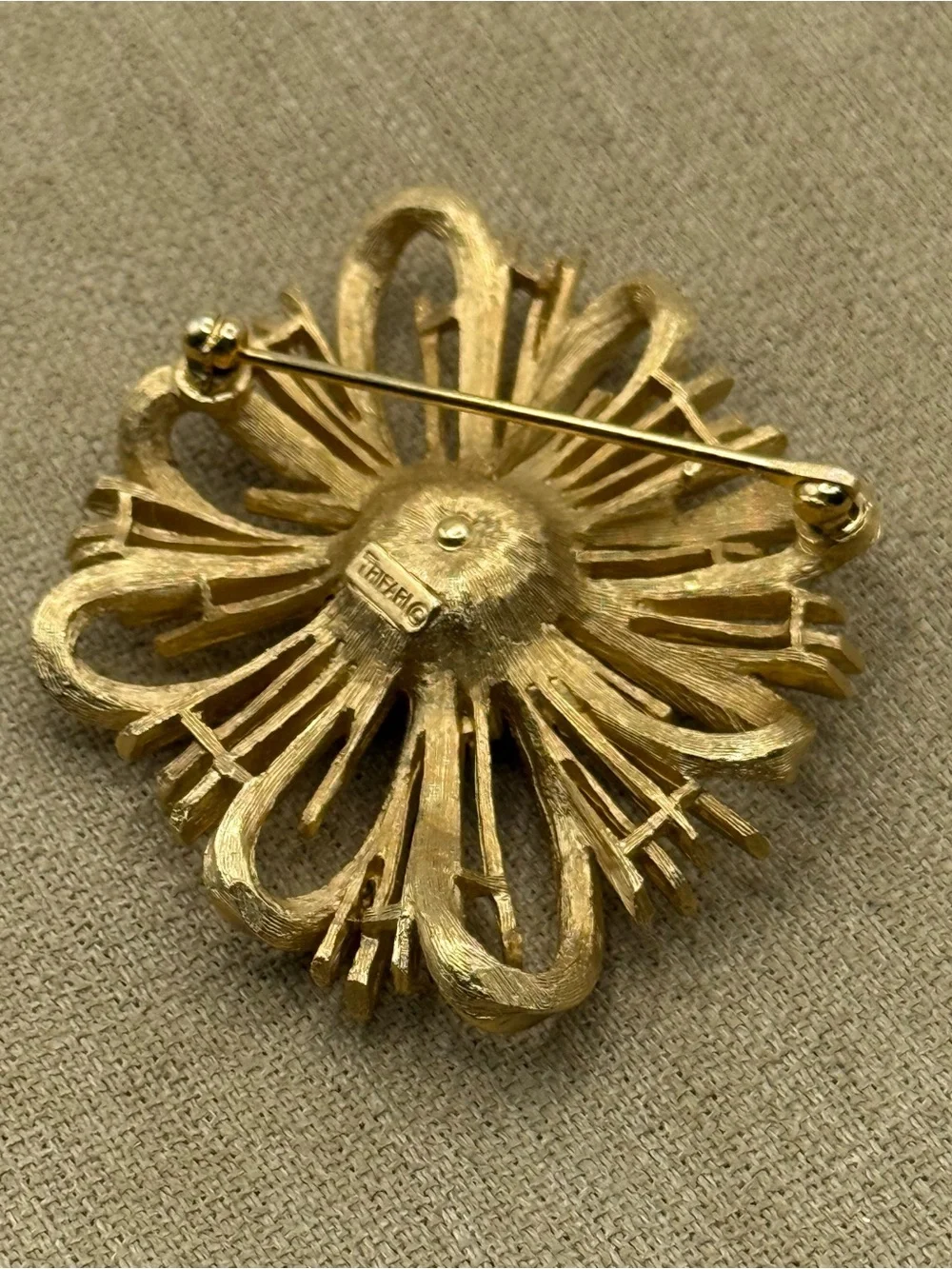 vintage art deco Crown Trifari Goldtone DECO Flower Brooch Pin Rhinestone